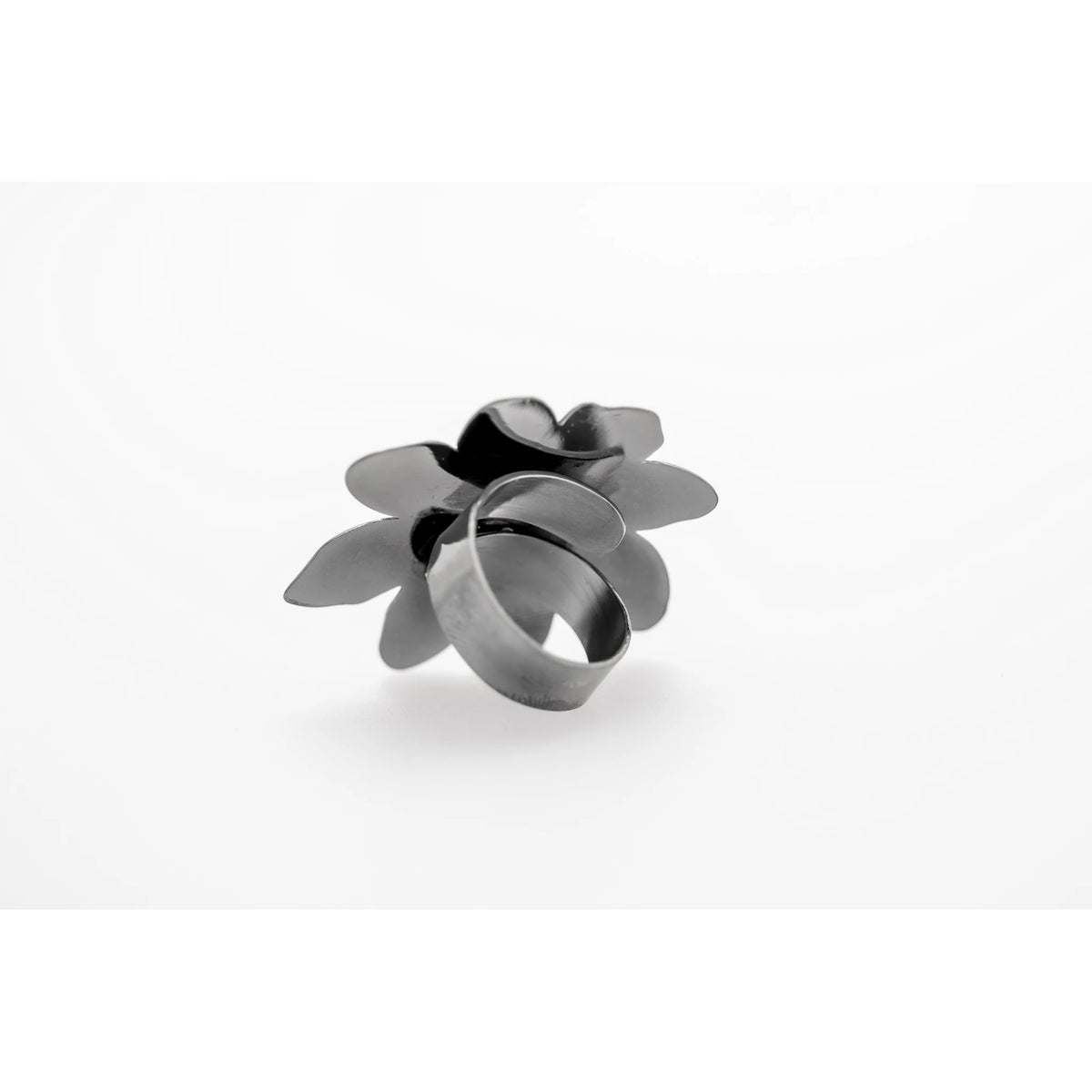 SIWF flower ring in black rhodium-plated 925 sterling silver